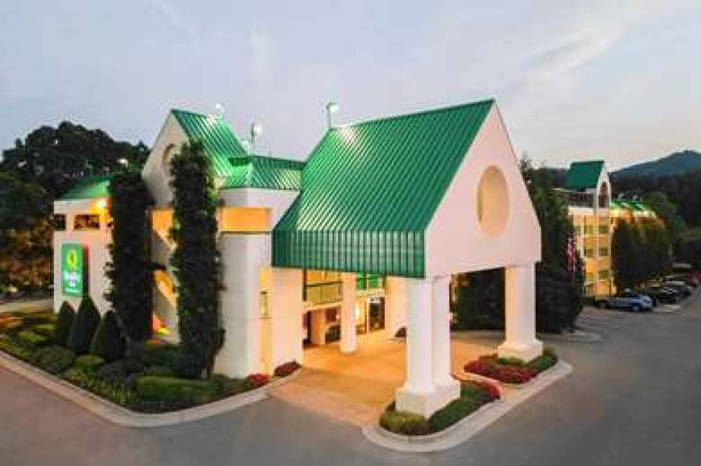 QUALITY INN NEAR THE ISLAND PIGEON 3