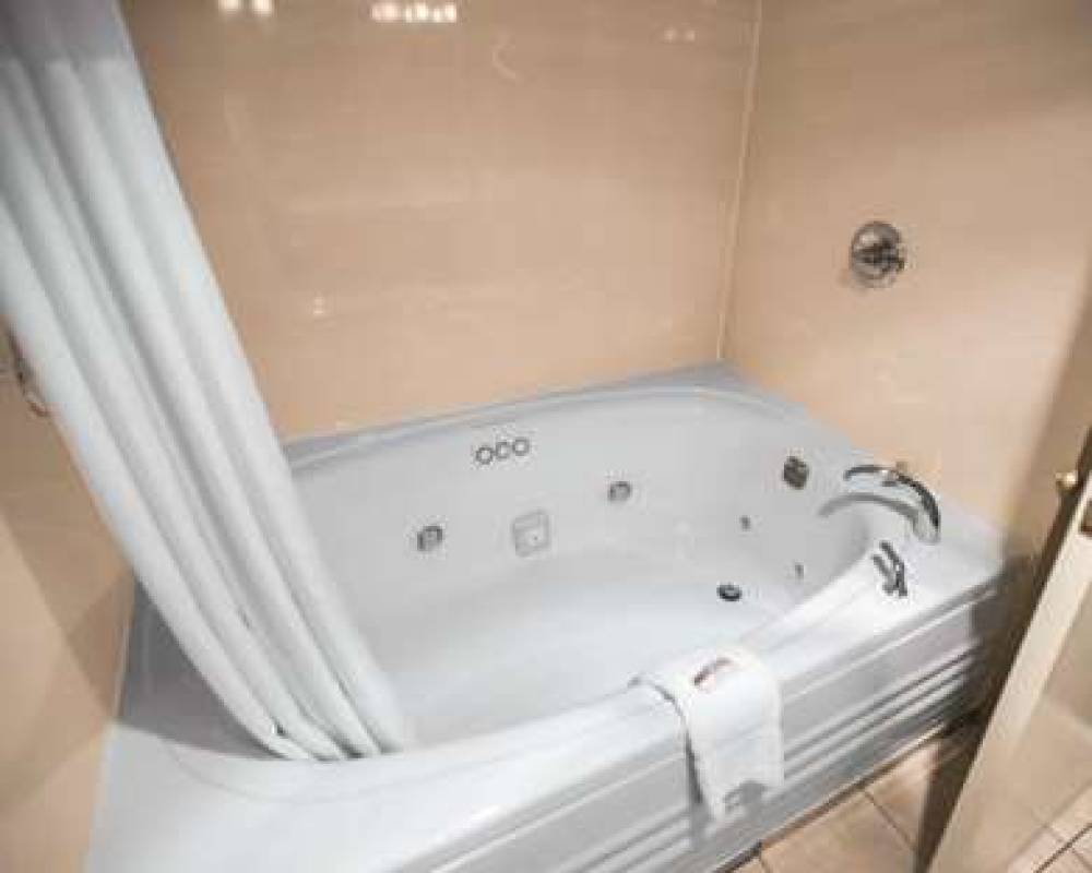 Quality Inn New Columbia-Lewisburg 9