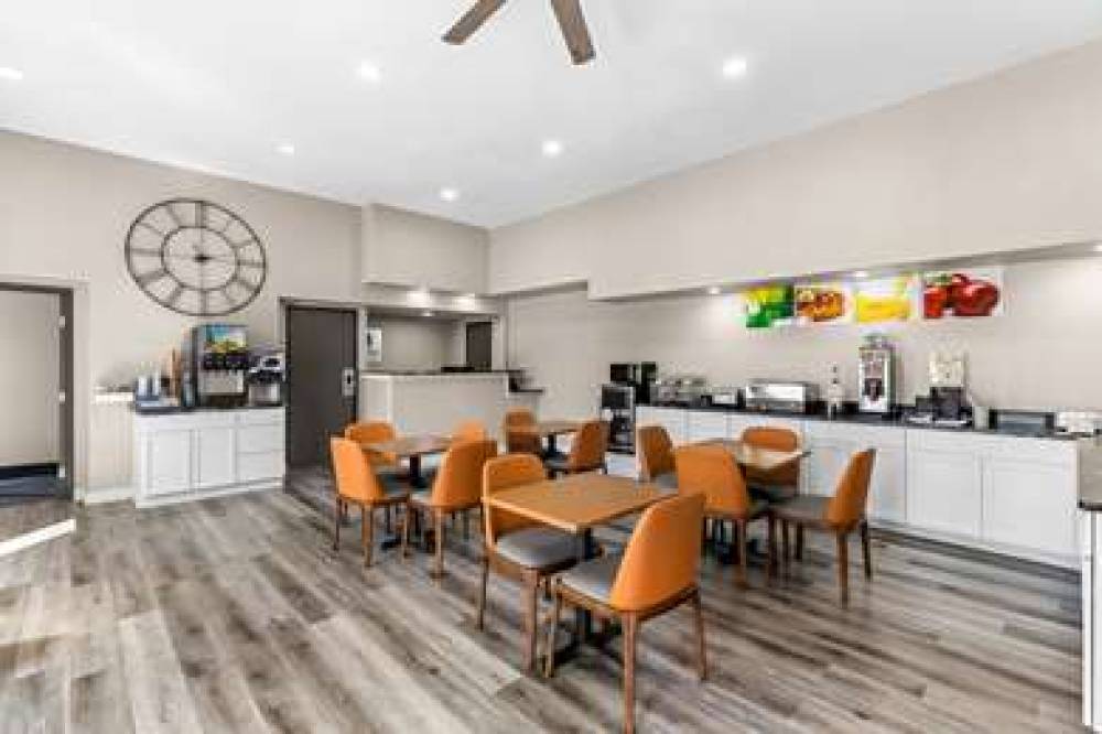 QUALITY INN OSKALOOSA 8