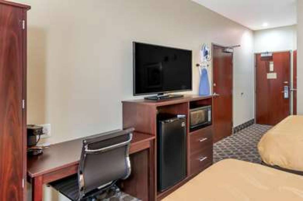 QUALITY INN OVERLAND PARK KANSAS CI 10