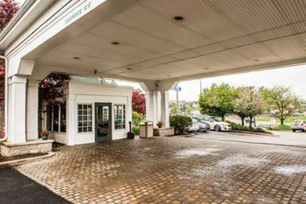 Quality Inn Pittsburgh Airport 1