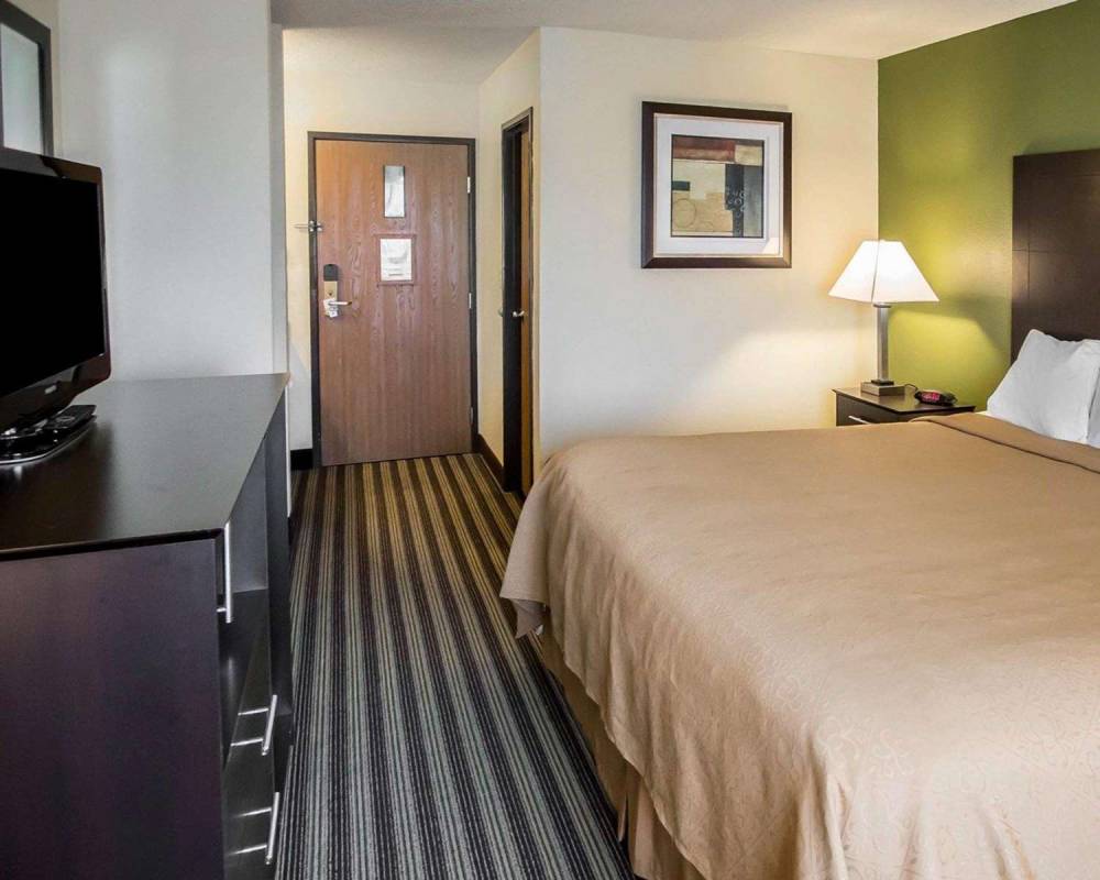 Quality Inn 6