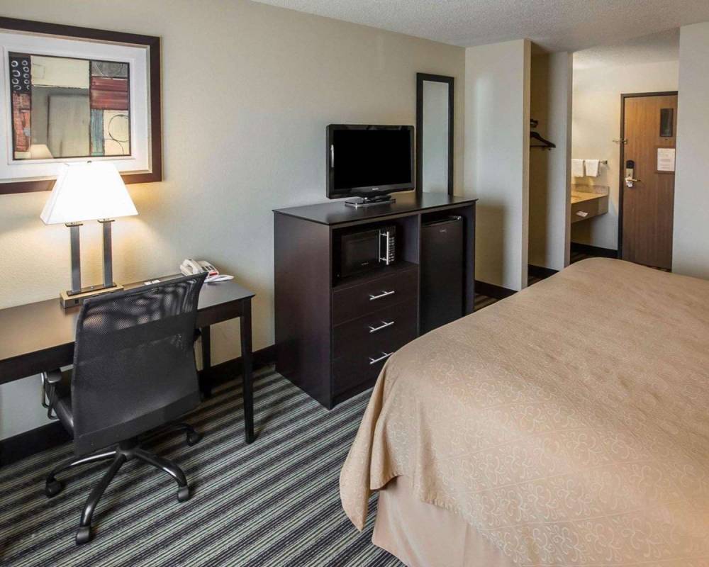 Quality Inn 8
