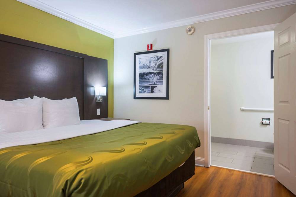 Quality Inn 8