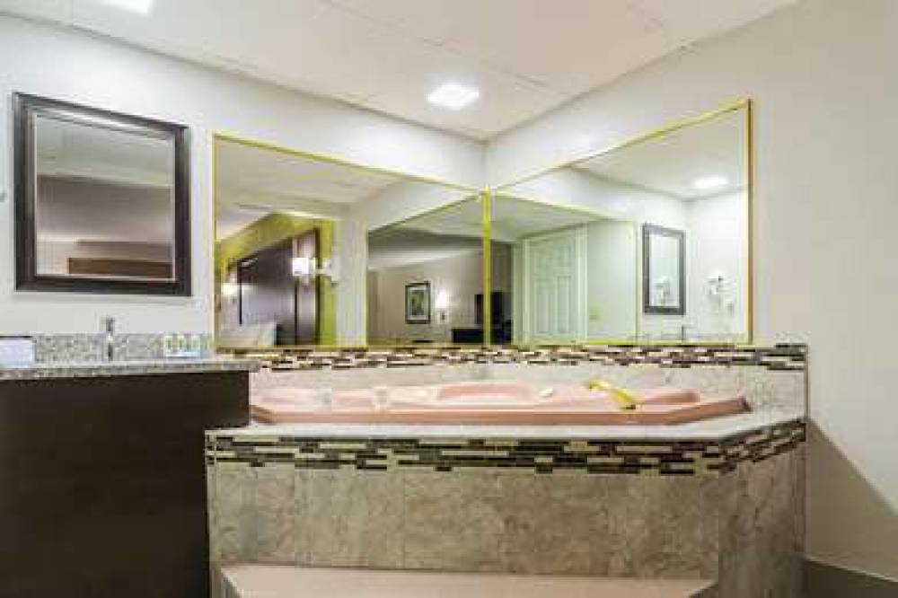 Quality Inn 10