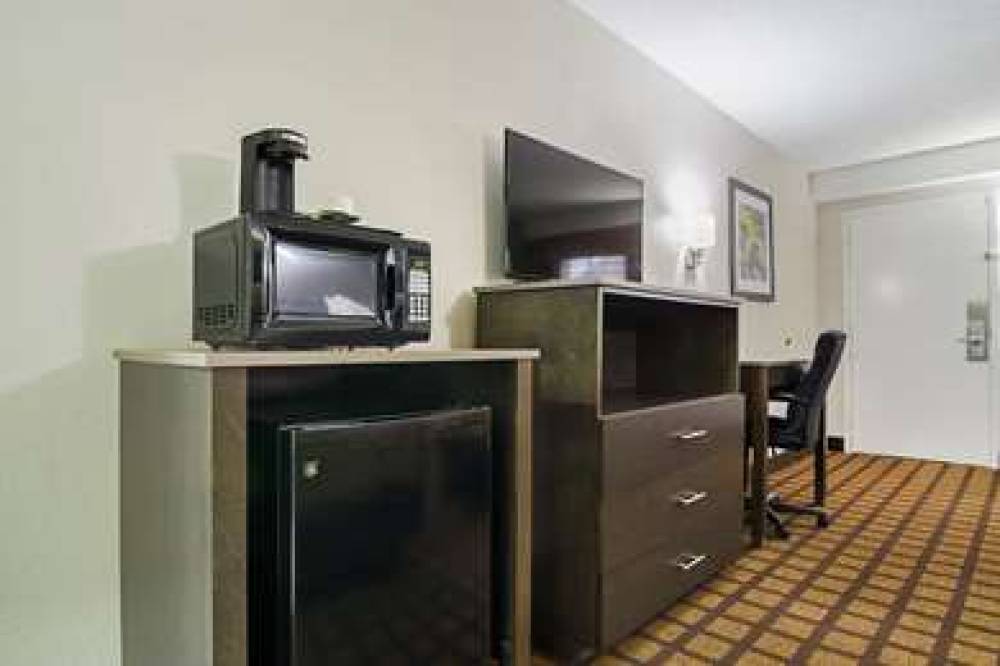 Quality Inn 7