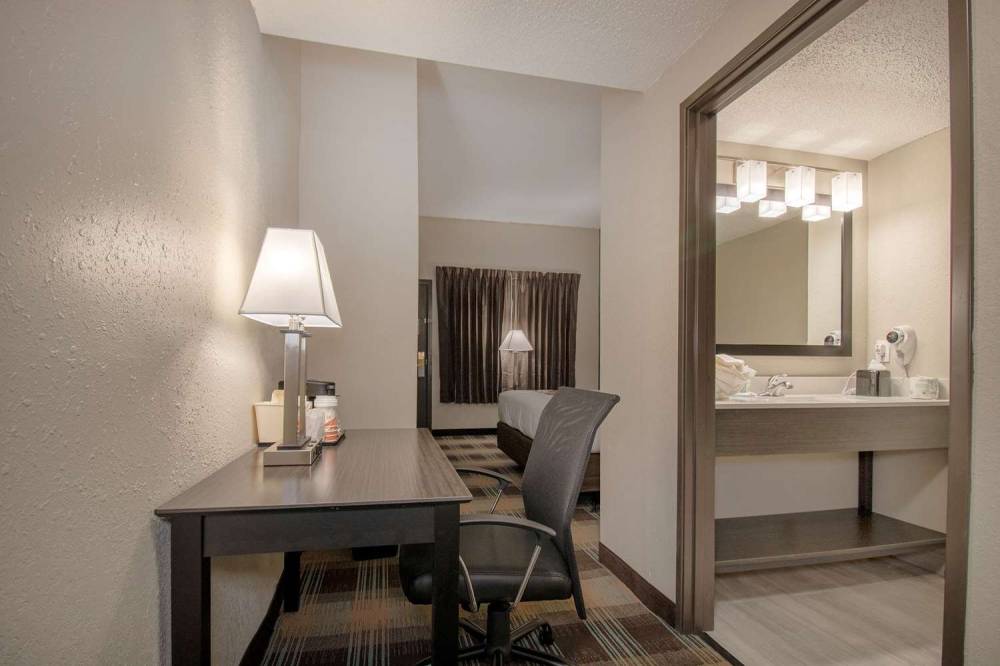 QUALITY INN ROSEVILLE 4