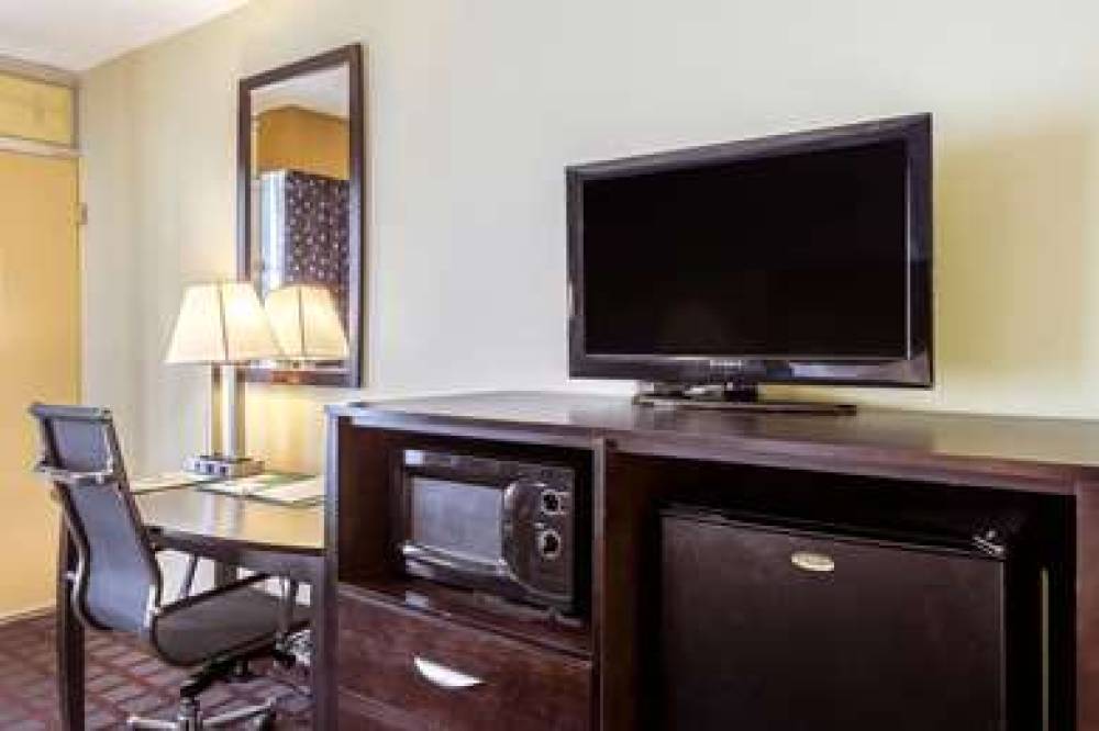 Quality Inn & Suites Baton Rouge West - Port Allen 10