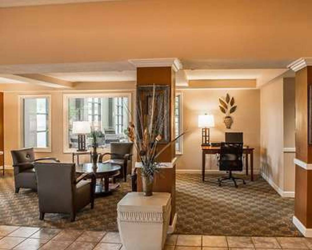 Quality Inn & Suites Cincinnati I-275 7