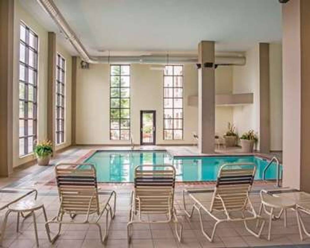 Quality Inn & Suites Cincinnati I-275 9