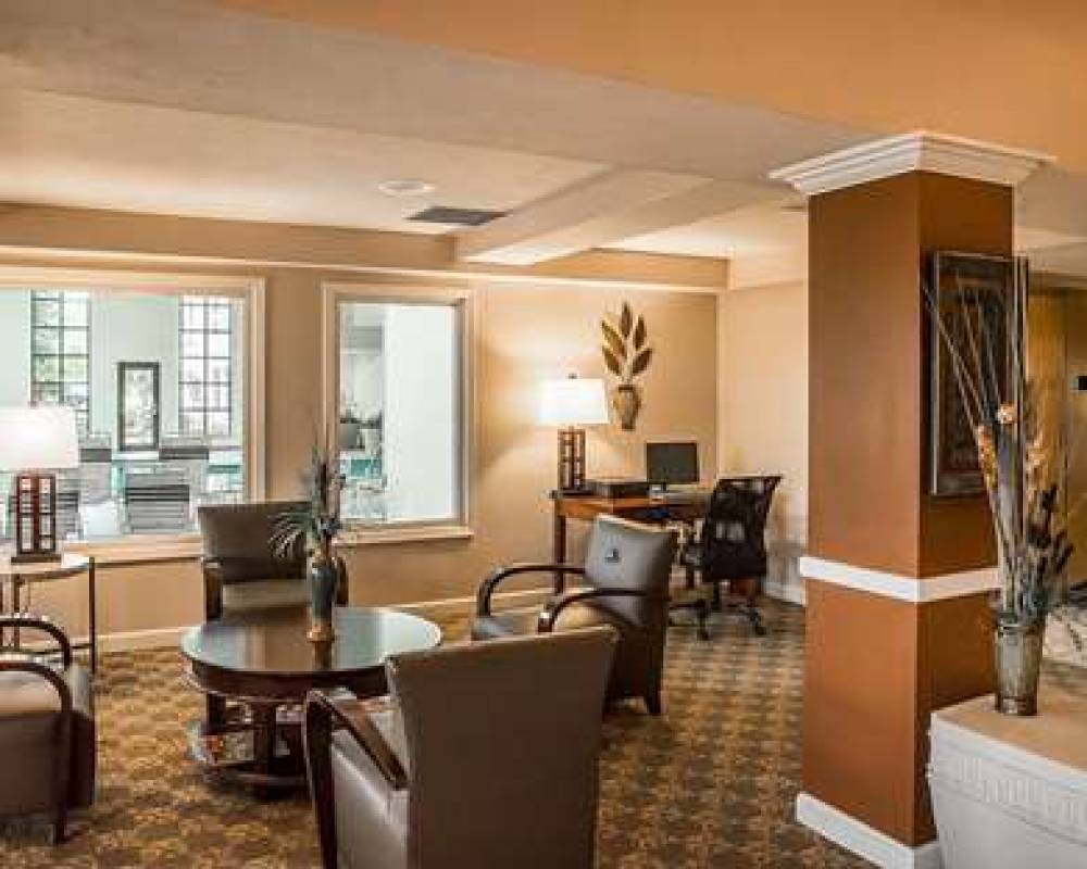 Quality Inn & Suites Cincinnati I-275 10