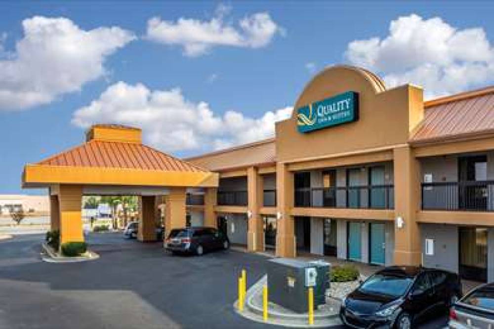 Quality Inn & Suites Near Robins Ai