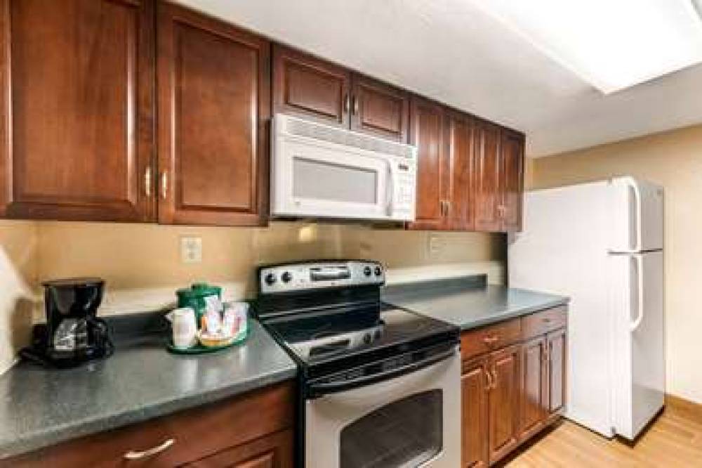 Quality Inn & Suites Orlando Airport 7