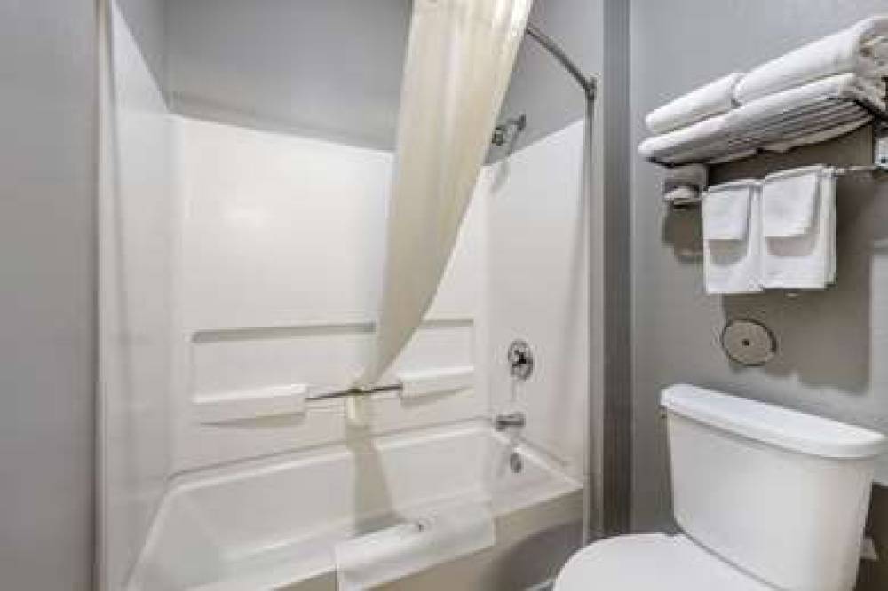 Quality Inn & Suites 5