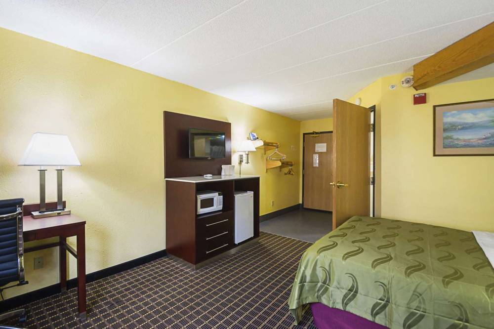 Quality Inn & Suites 7