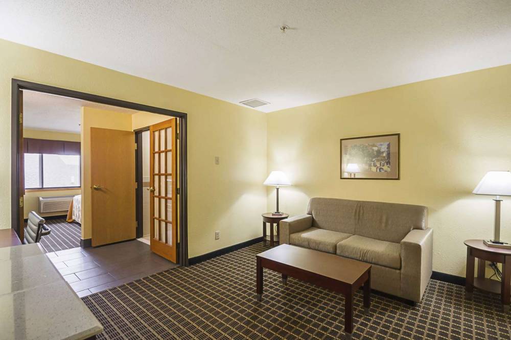 Quality Inn & Suites 8