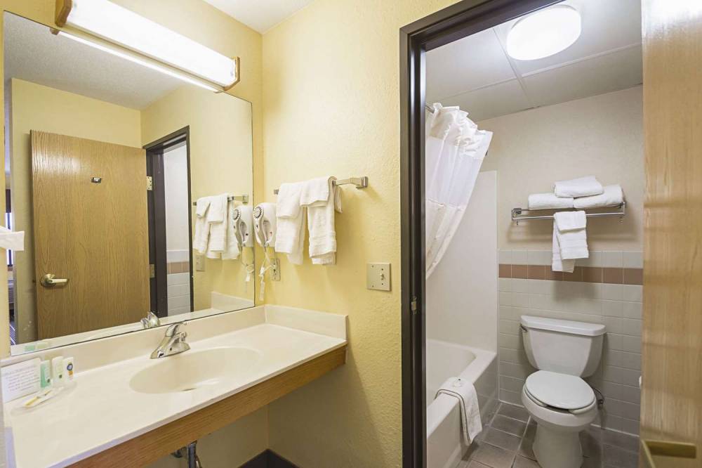Quality Inn & Suites 2