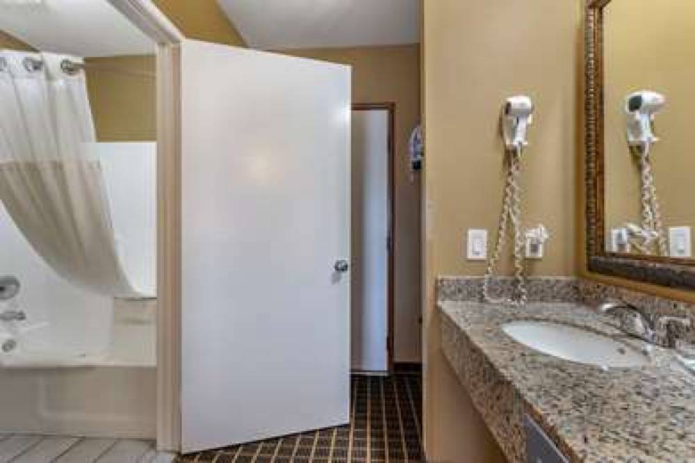 Quality Inn & Suites Westminster Seal Beach 9