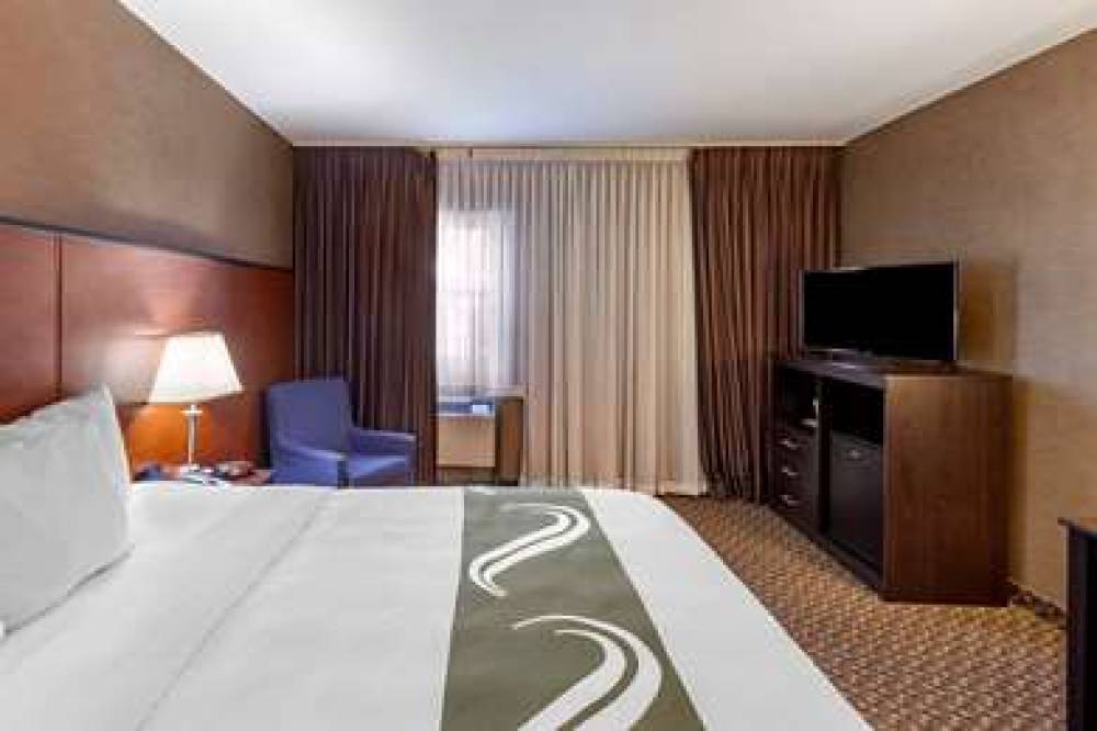 QUALITY INN TORONTO AIRPORT 4
