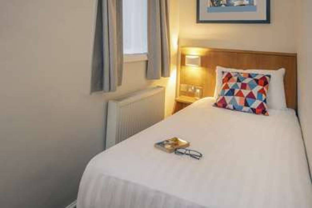 QUEENSWAY HOTEL 7