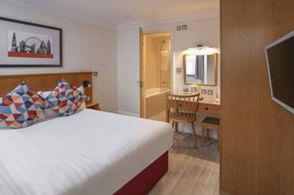 QUEENSWAY HOTEL 4