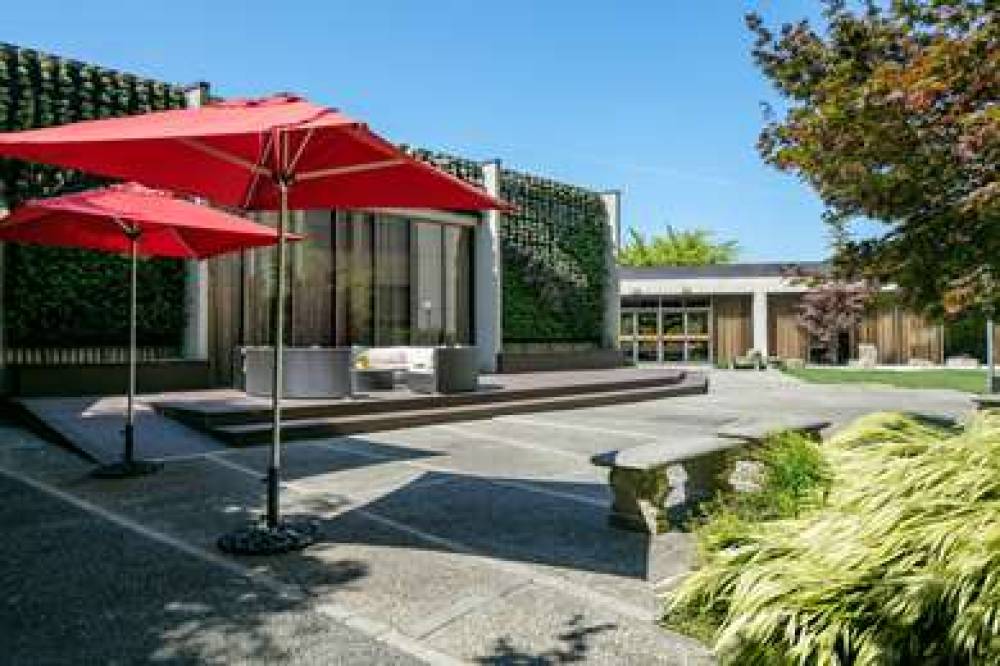 RADISSON BLU VANCOUVER AIRPORT HOTE 8