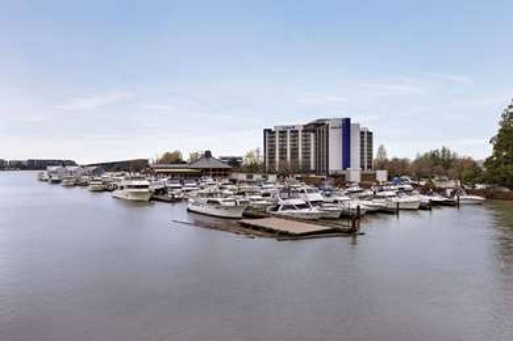 RADISSON BLU VANCOUVER AIRPORT HOTE 5