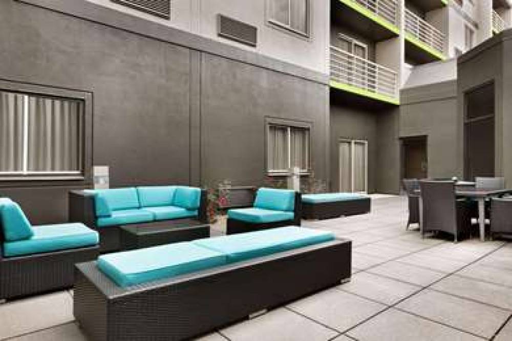 RADISSON HOTEL AKRON-FAIRLAWN 6