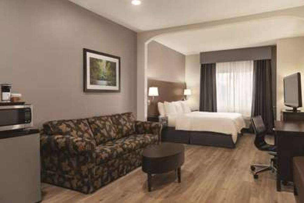 RADISSON HOTEL AND CONFERENCE CENTE 10