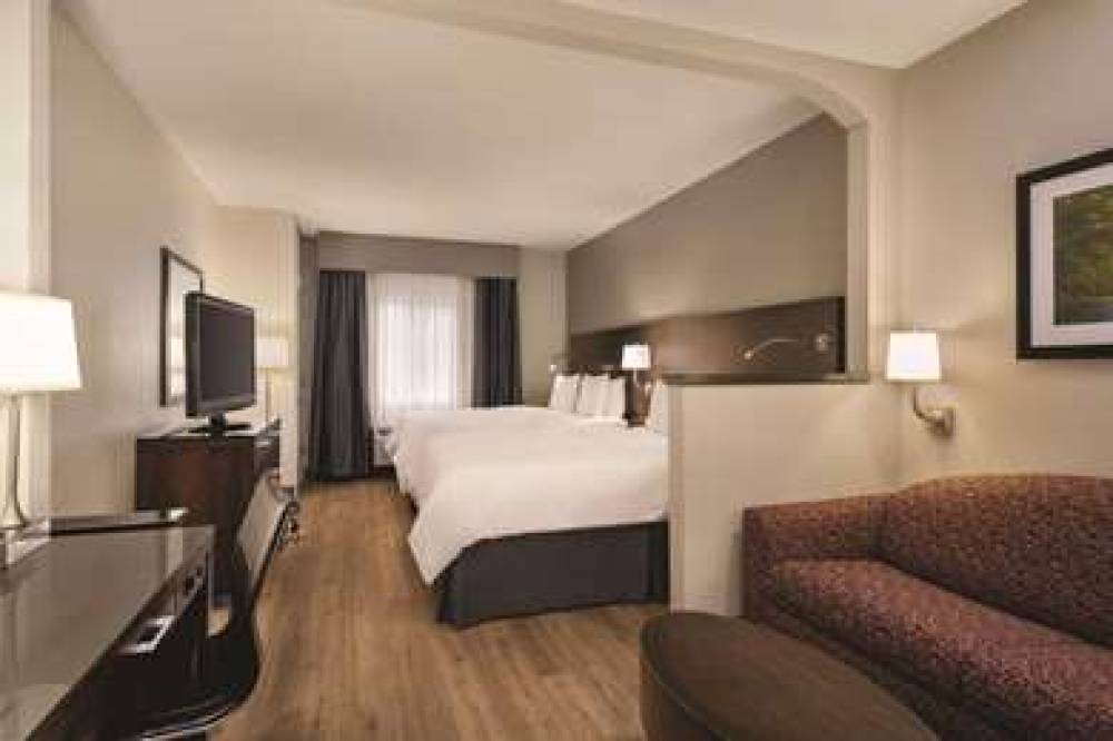 RADISSON HOTEL AND CONFERENCE CENTE 6