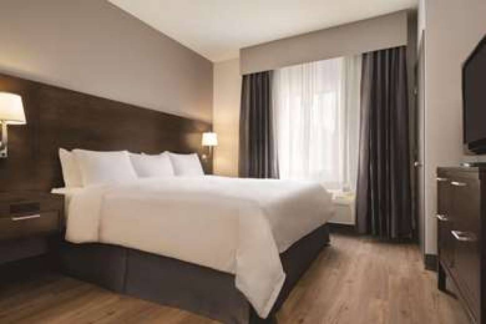 RADISSON HOTEL AND CONFERENCE CENTE 4