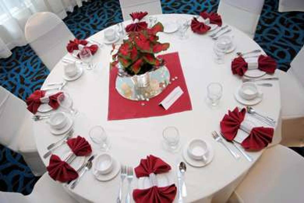 Radisson Hotel Chatsworth 5