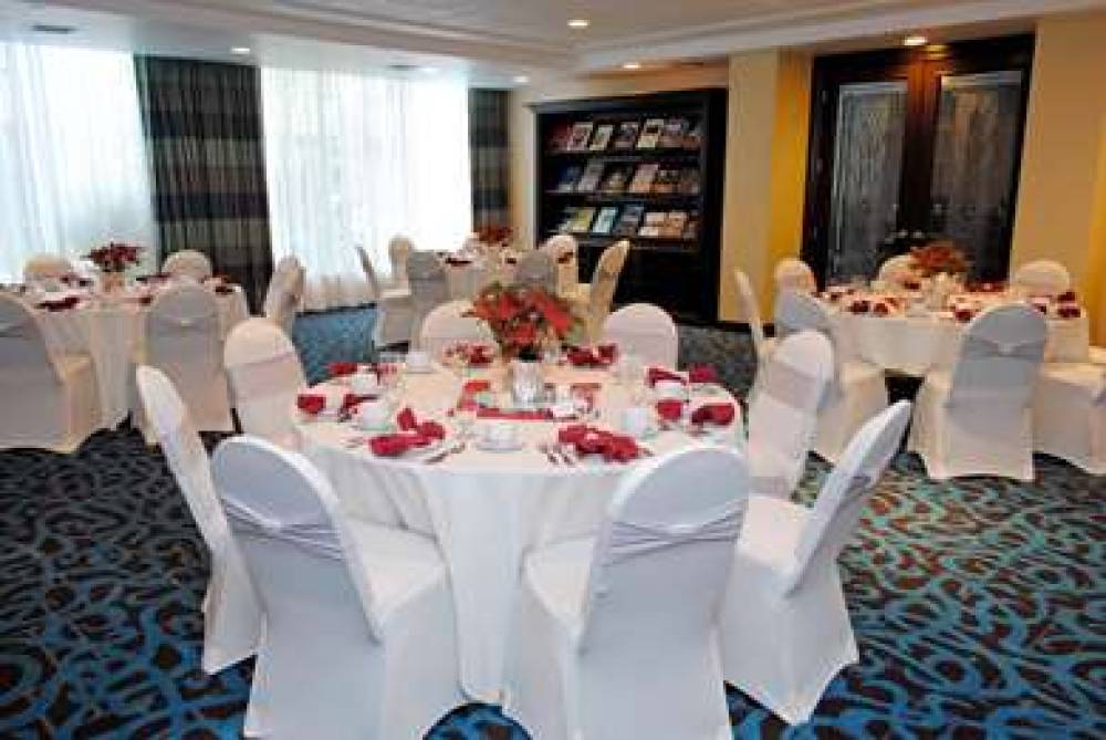 Radisson Hotel Chatsworth 8