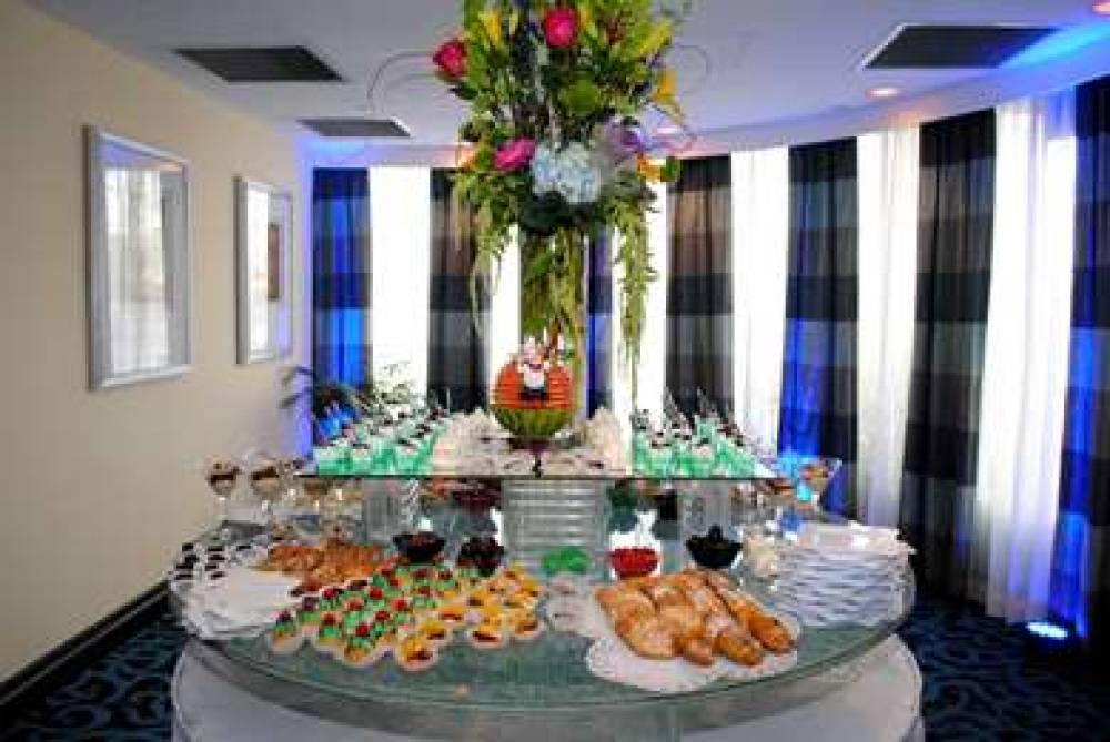 Radisson Hotel Chatsworth 7