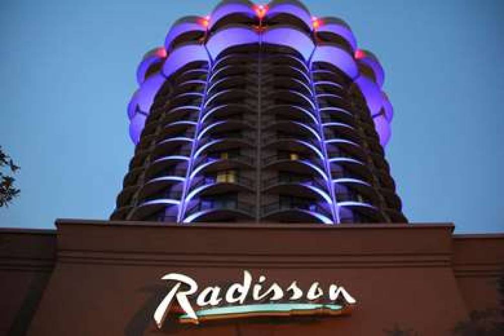 RADISSON HOTEL CINCINNATI RIVERFRON 1