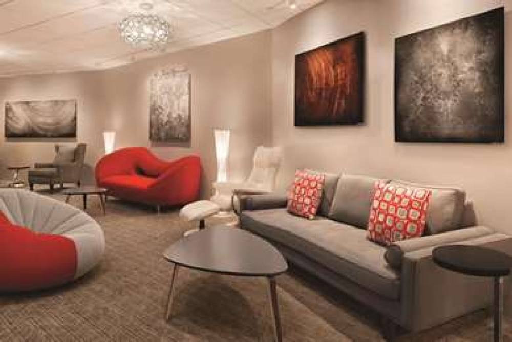 RADISSON HOTEL CINCINNATI RIVERFRON 5