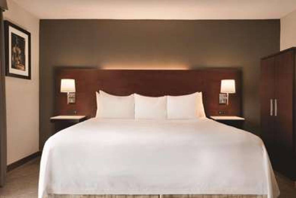 RADISSON HOTEL CINCINNATI RIVERFRON 7