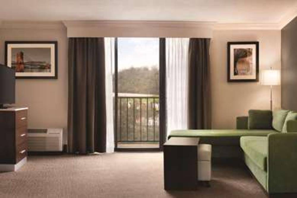 RADISSON HOTEL CINCINNATI RIVERFRON 10