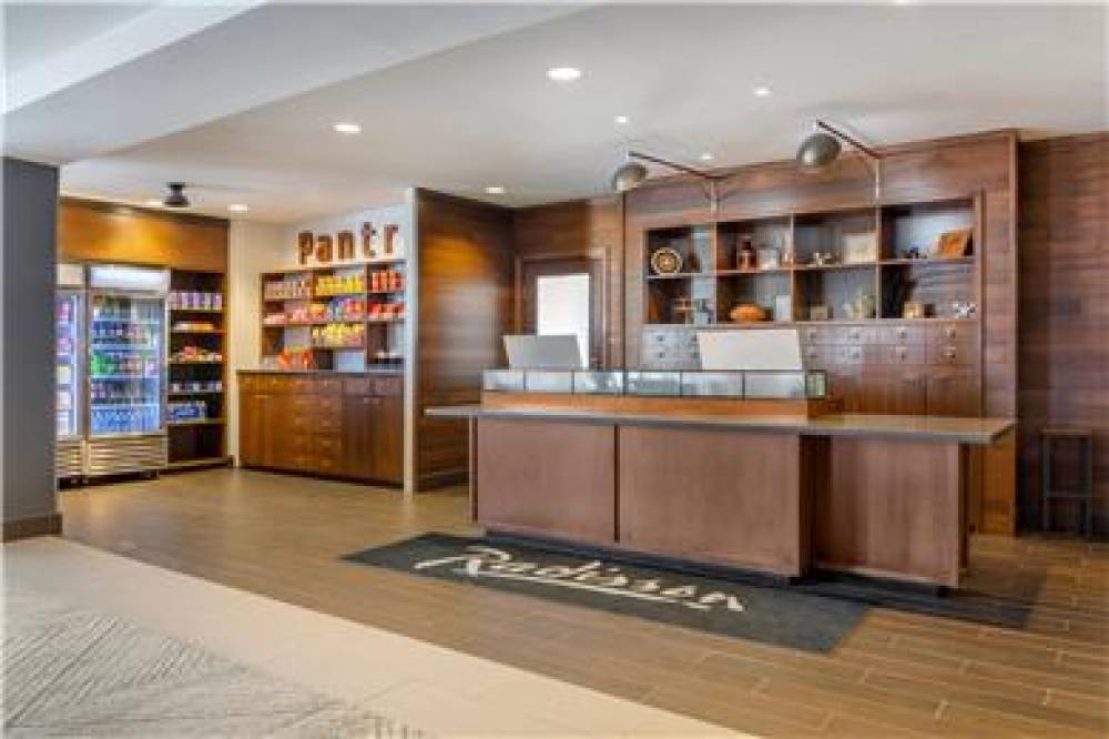 RADISSON HOTEL DETROIT METRO AIRPOR 9