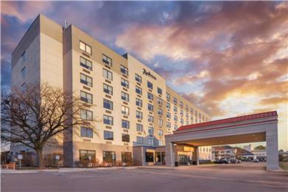 RADISSON HOTEL DETROIT METRO AIRPOR 6