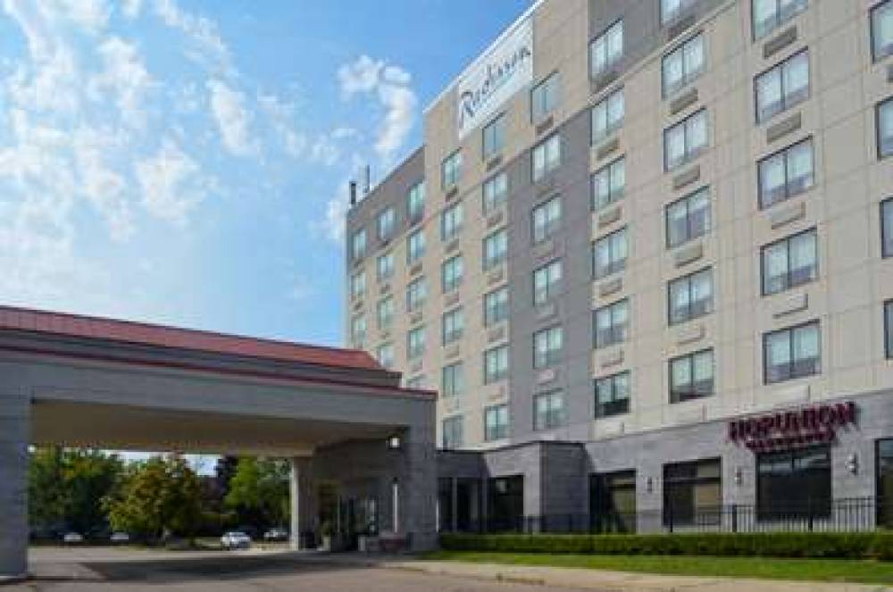 RADISSON HOTEL DETROIT METRO AIRPOR 7