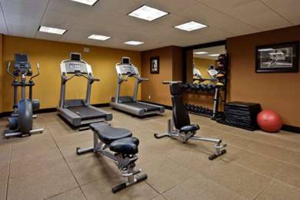 RADISSON HOTEL FREEHOLD 4