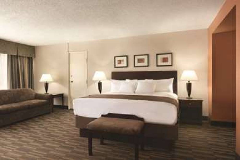 RADISSON HOTEL LOUISVILLE NORTH 10