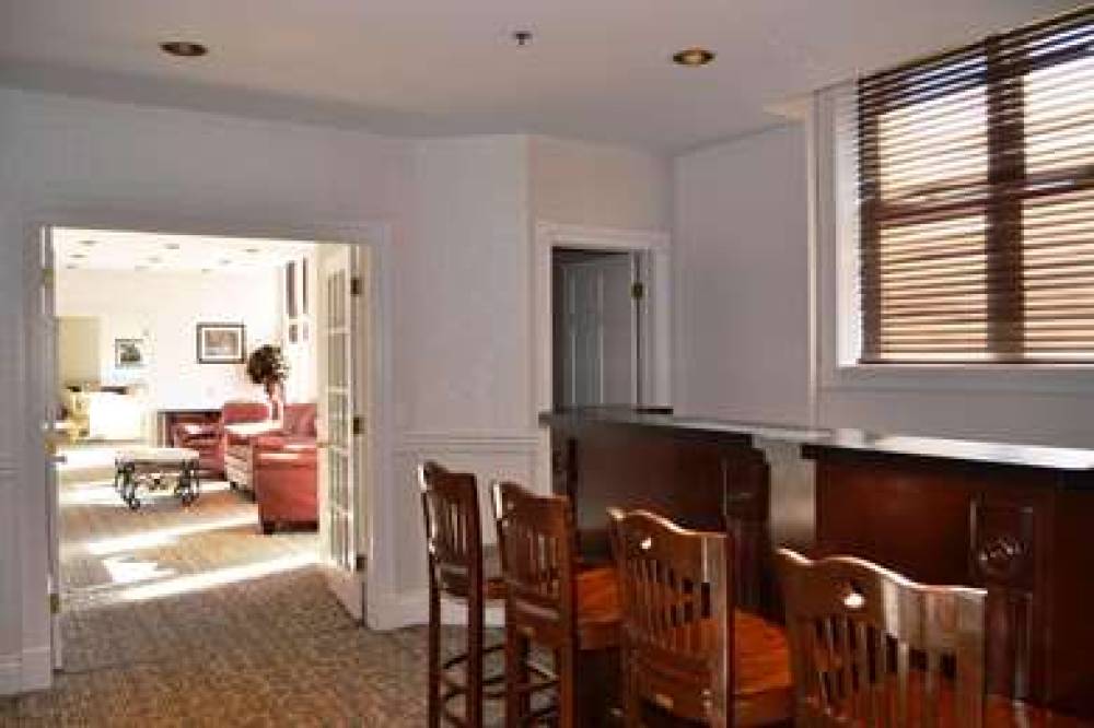 RADISSON LACKAWANNA STATION HOTEL S 2