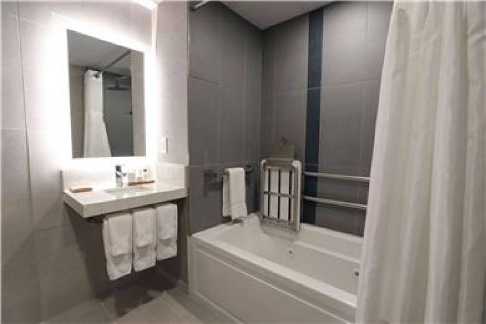 RADISSON PLAZA HOTEL AT KALAMAZOO C 1