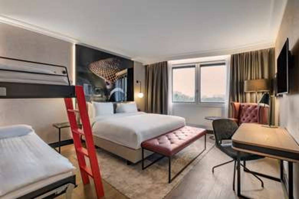 RADISSON RED LONDON HEATHROW 5
