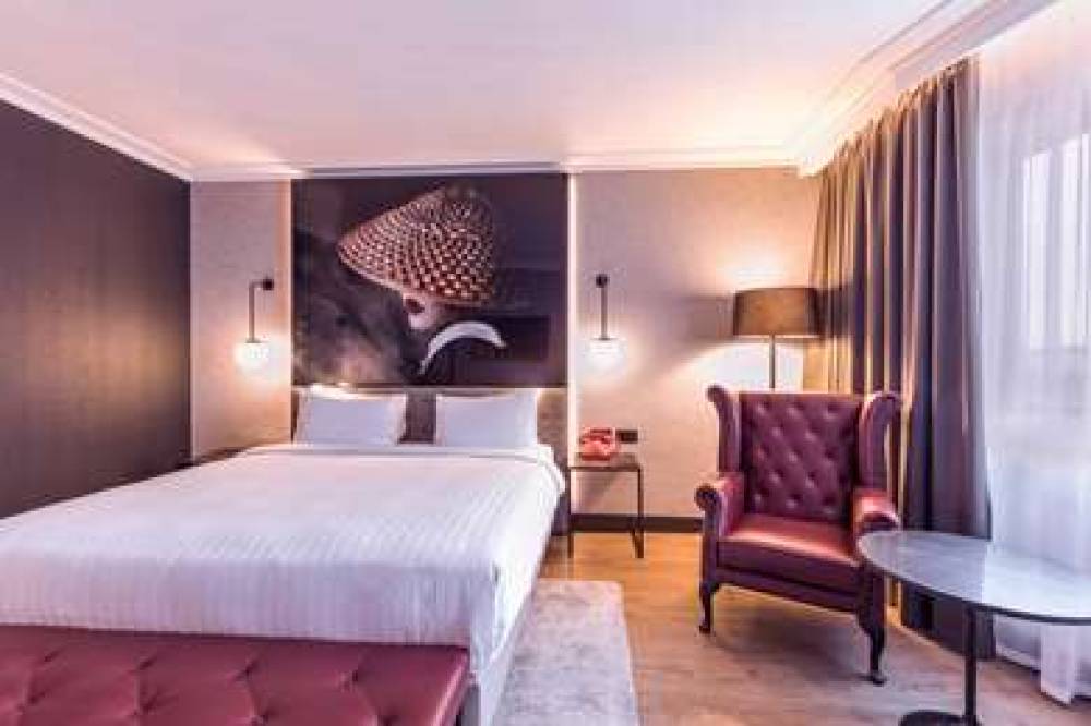 RADISSON RED LONDON HEATHROW 9