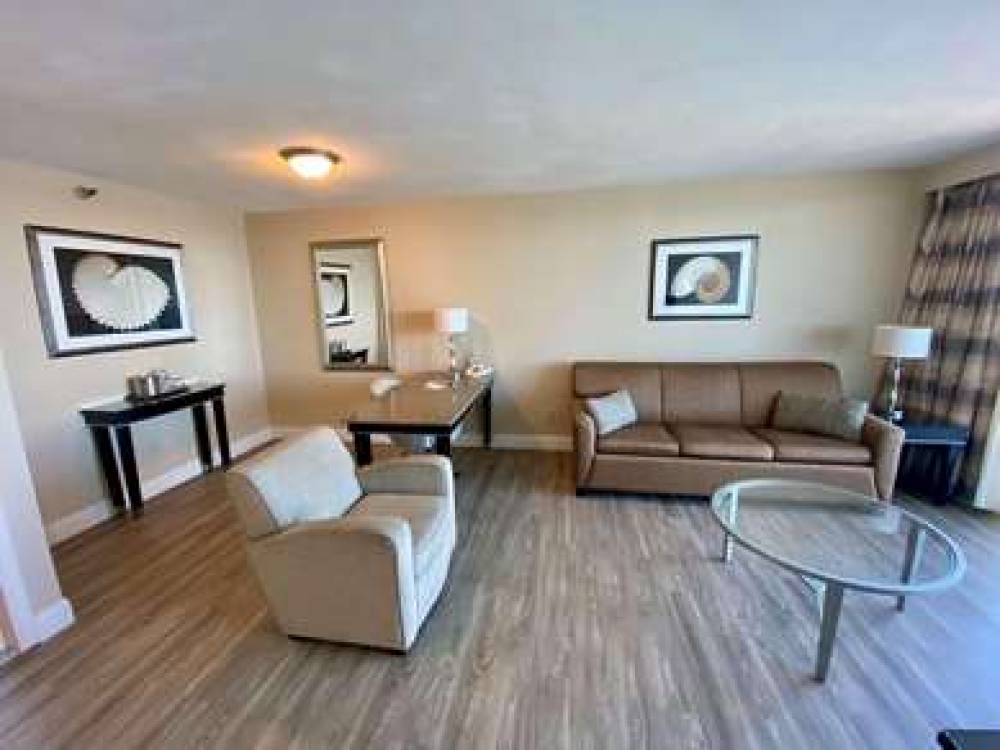 RADISSON SUITE HOTEL OCEANFRONT 9