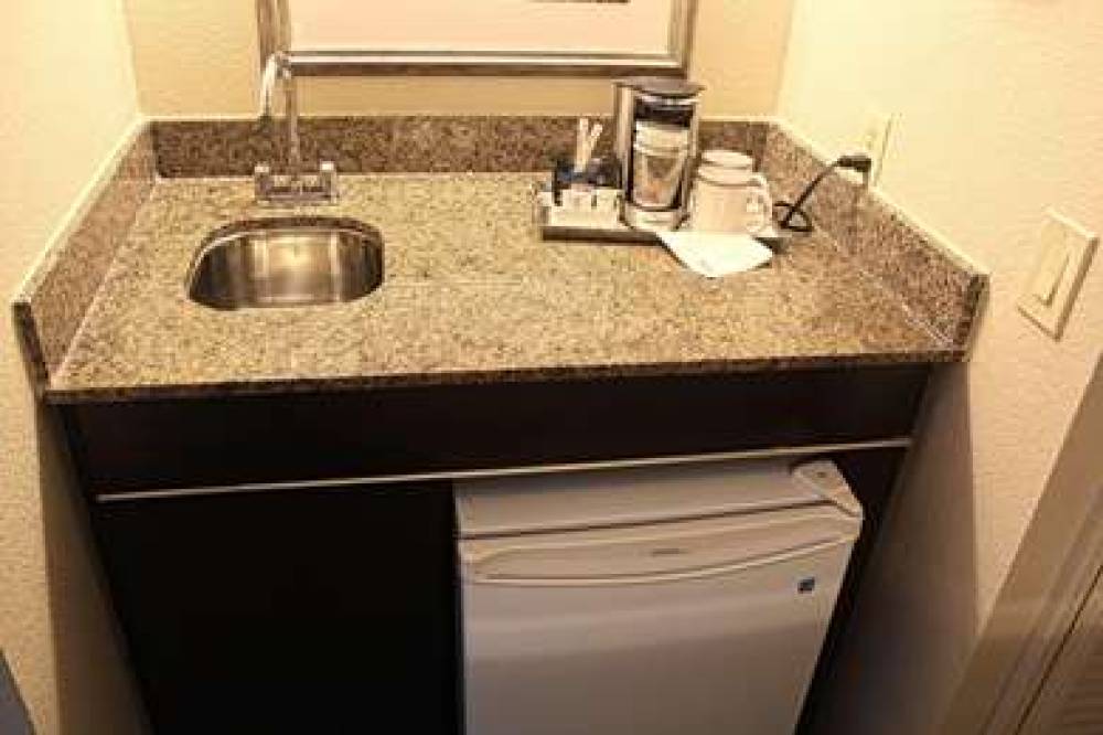 RADISSON SUITE HOTEL OCEANFRONT 4