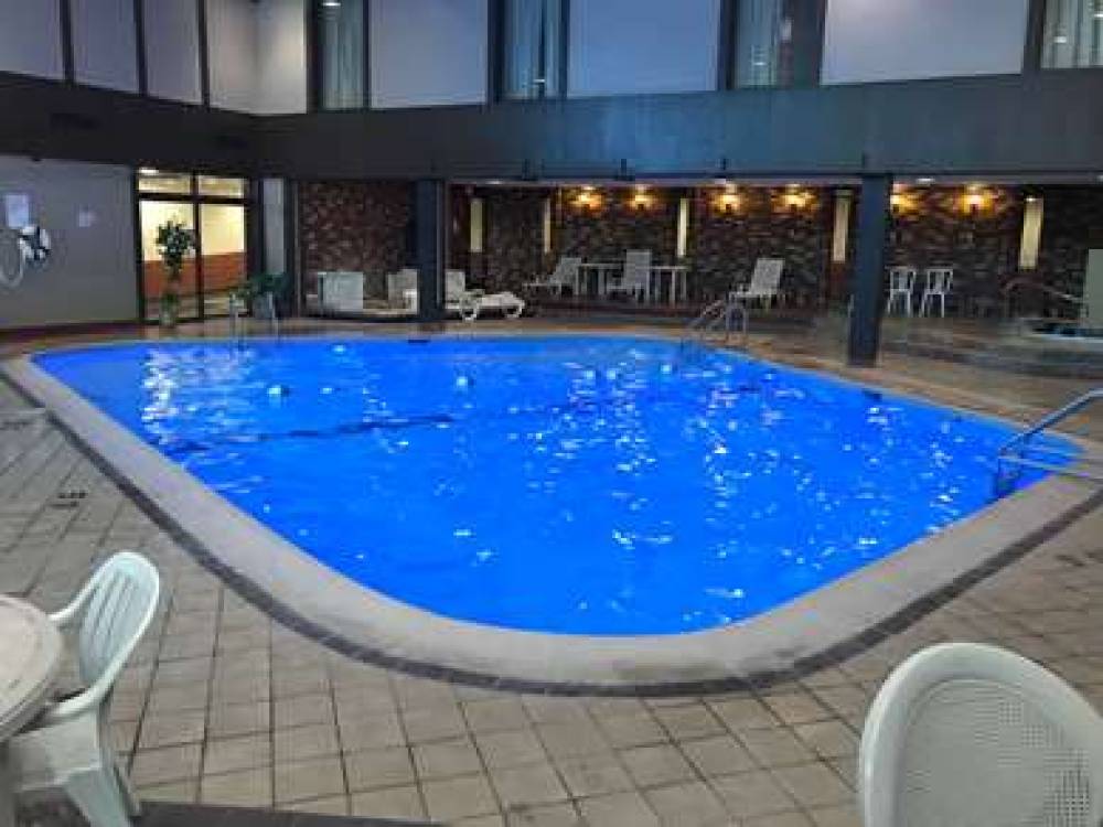 RAMADA BY WYNDHAM ALBERT LEA 4